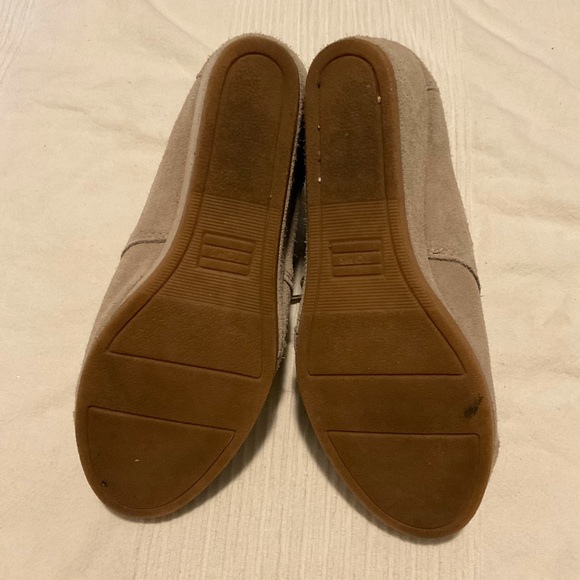 TOMS Kala Suede Wedge Booties, size 7, EUC - Picture 4 of 6